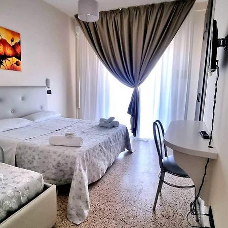 Hotel Bisanzio Cervia Bagian luar foto