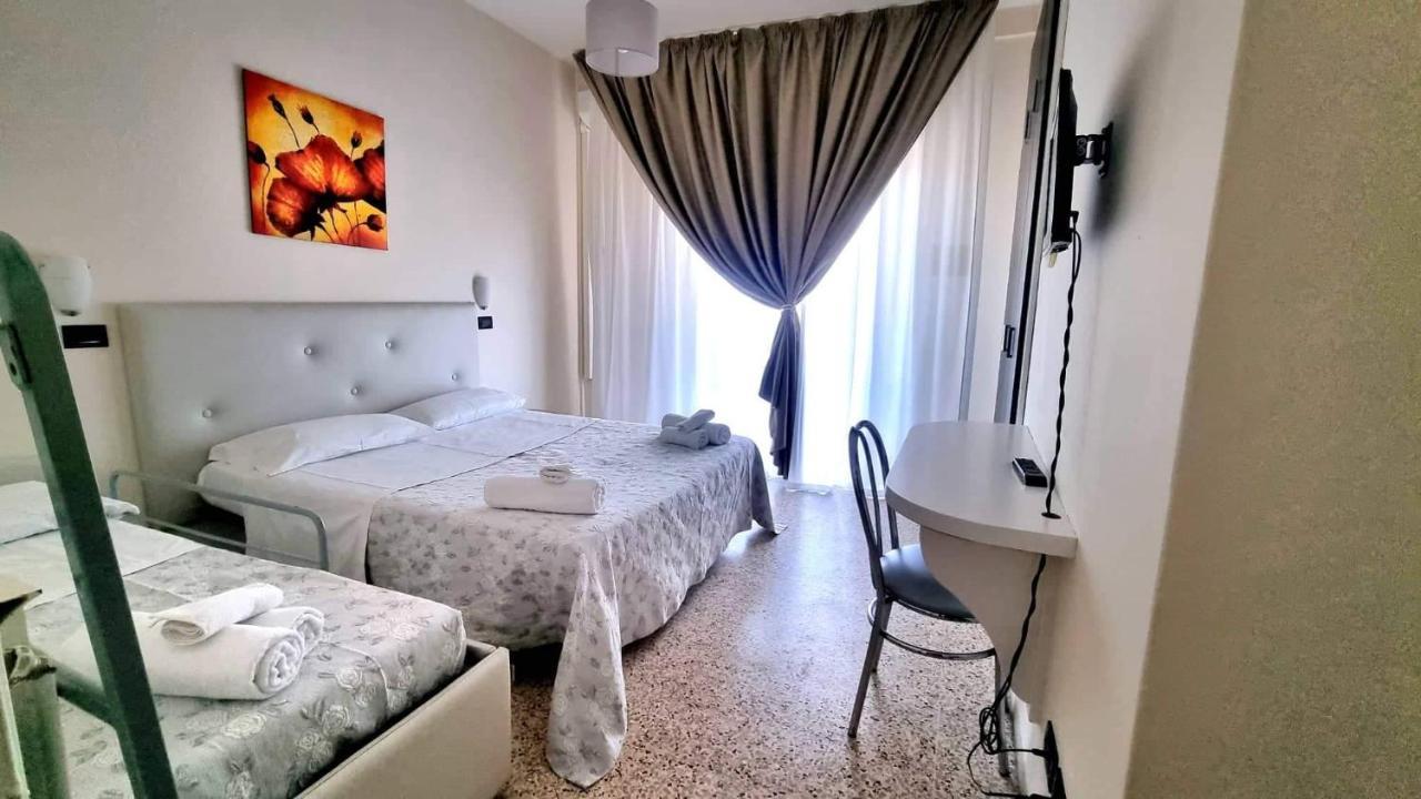 Hotel Bisanzio Cervia Bagian luar foto
