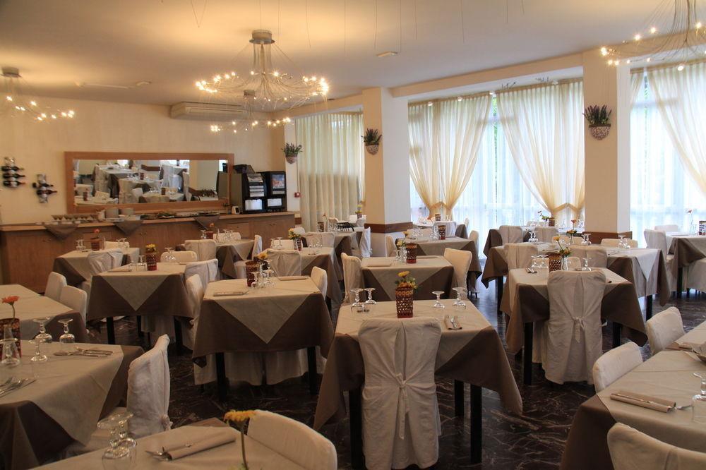 Hotel Bisanzio Cervia Bagian luar foto