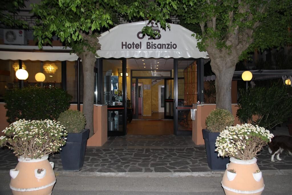 Hotel Bisanzio Cervia Bagian luar foto