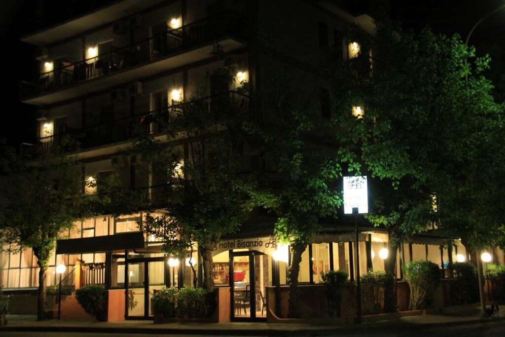 Hotel Bisanzio Cervia Bagian luar foto