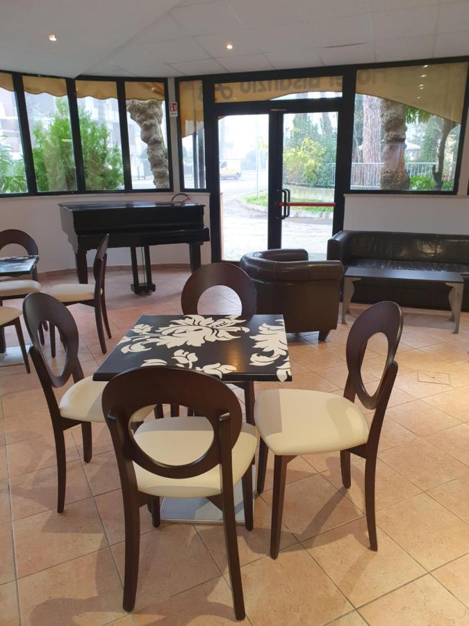 Hotel Bisanzio Cervia Bagian luar foto