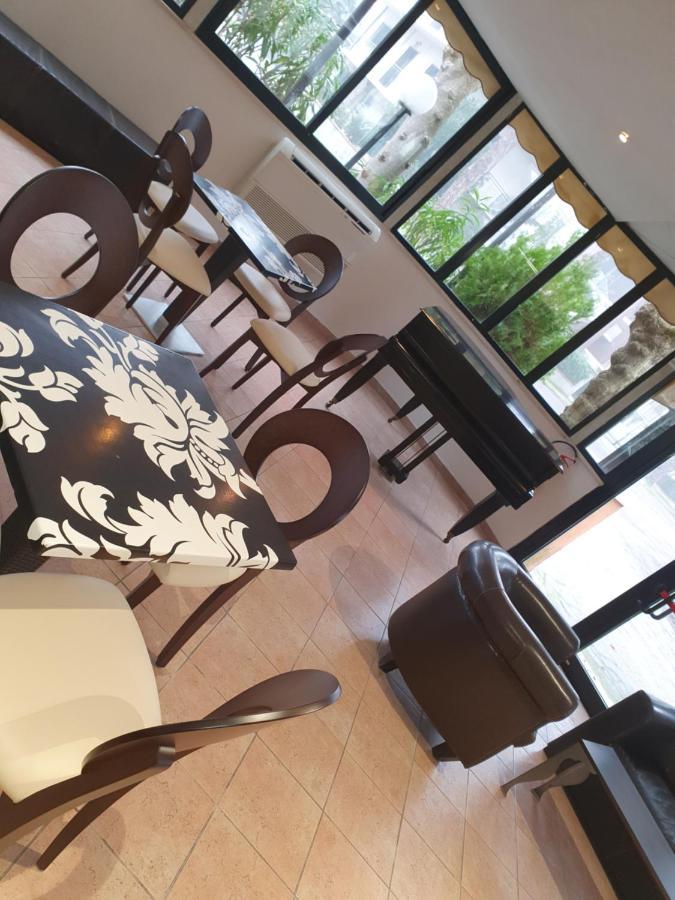Hotel Bisanzio Cervia Bagian luar foto